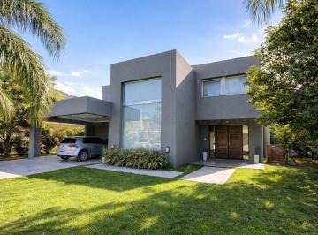 Casa · 270m² · 5 Ambientes · 2 Cocheras · Casa en Venta Cadaques Funes Hills