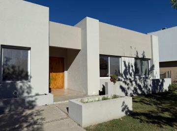 Casa de 4 ambientes, Escobar · En Venta, El Canton, Sector Puerto, en Pb