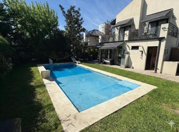 Casa · 218m² · 7 Ambientes · 2 Cocheras · Casa a La Venta en Country Club El Sosiego