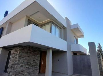 Casa de 9 ambientes, Maipú · Casa de 3 Dorm. en Barrio Privado El Marquesado