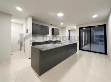 Casa · 220m² · 5 Ambientes · 2 Cocheras · Casa - Pampas de Manantiales