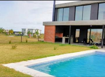 Casa · 758m² · 4 Dormitorios · Casa - El Naudir