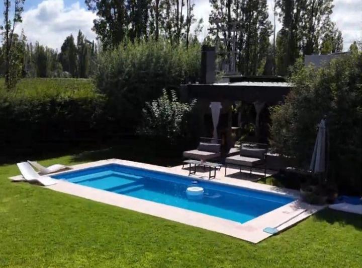 Casa · 273m² · 6 Ambientes · 2 Cocheras