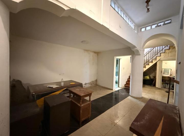 Casa · 335m² · 6 Ambientes · 1 Cochera