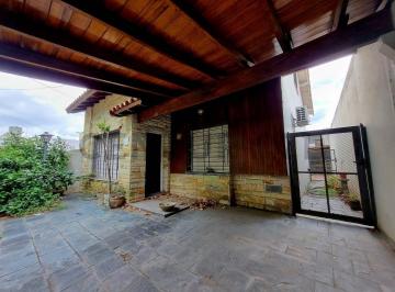 Oficina comercial · 107m² · 3 Dormitorios · 1 Cochera · Venta Casa 4 Ambientes Hurlingham - Patio y Parrilla –excelente Ubicación –