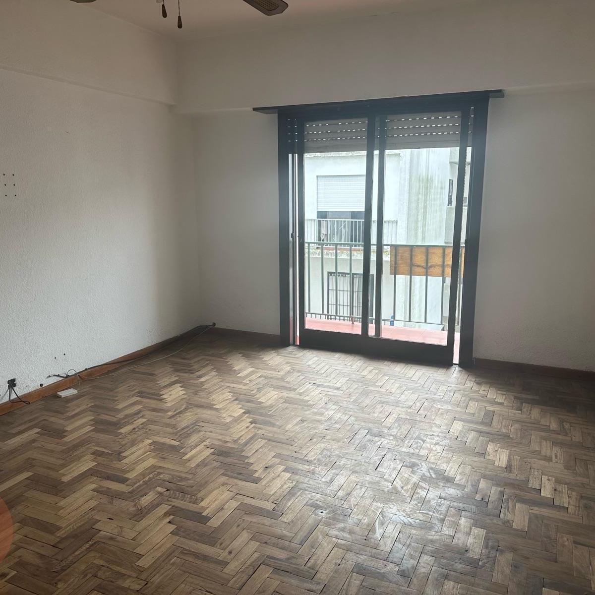 Departamento de 3 ambientes en zona Aeroparque