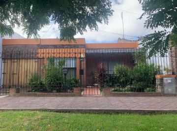 Casa · 328m² · 3 Ambientes · 1 Cochera · Casa - Lanús Este