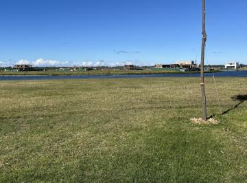 Terreno · 900m² · Lote/terreno Al Lago en Venta en Barrio Amarras, Puertos del Lago