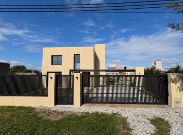 Casa · 173m² · 4 Ambientes · 3 Cocheras · Casa de 3 Dorm. en Venta en Funes City