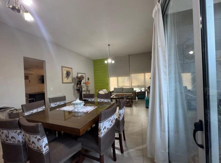 Casa · 207m² · 6 Ambientes · 2 Cocheras