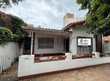Casa · 95m² · 3 Ambientes · 1 Cochera · Venta Casa 3 Amb con Jardin en Florida a Reciclar - Apto Duplex