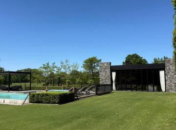 Casa · 689m² · 8 Ambientes · Casa en Venta 8 Ambientes en Centauros