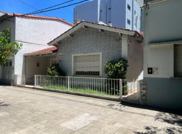 Casa de 4 ambientes, La Plata · Casa con 3 Dorm. en Venta en La Plata
