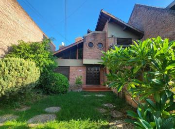 Casa · 443m² · 5 Ambientes · 2 Cocheras · Casa en Castelar Norte