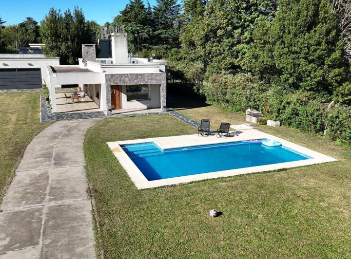 Quinta vacacional · 185m² · 5 Ambientes · 2 Cocheras