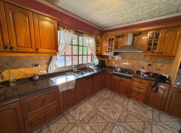 Casa · 213m² · 5 Ambientes · 3 Cocheras · Casa Cuatro Dorm. con Pileta en Baigorria Lado Rio