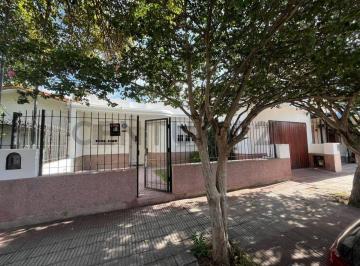Casa · 130m² · 5 Ambientes · 2 Cocheras · Venta Casa, 3 Dorm., Alto Alberdi. Apto Credito!