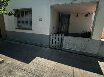 PH · 72m² · 3 Ambientes · PH Tipo Casa 3 Ambientes con Patio en Haedo! No Dudes en Consultar!