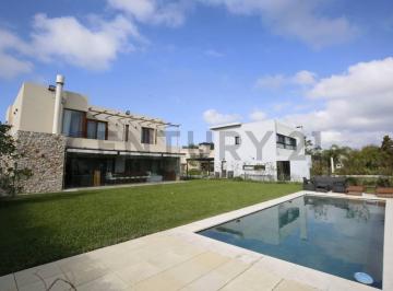 Casa · 280m² · 4 Ambientes · Casa en Venta en Greenville Polo Resort Hudson Berazategui