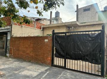 Casa de 3 ambientes, Avellaneda · Venta - Casa en Gerli de 3 Ambientes con Garage, Terraza, Patio y Fondo