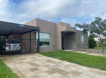 Casa · 144m² · 5 Ambientes · 5 Cocheras · Casa en Venta 3 Dorm + Escritorio San Ramon Pilar del Este