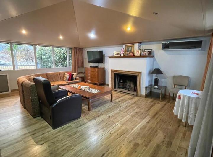 Casa · 350m² · 10 Ambientes · 2 Cocheras