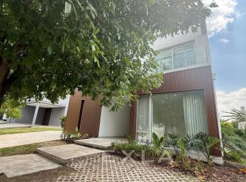 Casa · 220m² · 5 Ambientes · 1 Cochera · Casa en Venta en Castaños, Nordelta, Tigre
