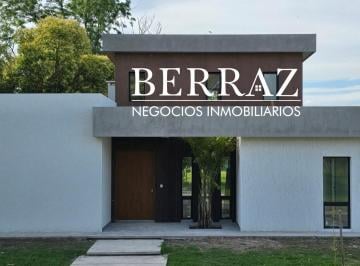 Casa · 168m² · 5 Ambientes · 3 Cocheras · Casa Venta 3 Dorm. Barrio Santa Elisa Lote de 535 m² Pilar del Este