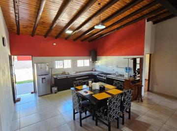 Casa · 125m² · 5 Ambientes · 1 Cochera · Propiedad Exclusiva con Pileta