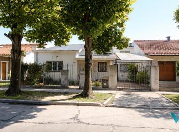 Casa · 159m² · 4 Ambientes · 1 Cochera · Casa en Venta 4 Ambientes con Departamento 3 Ambientes en Ituzaingo Norte