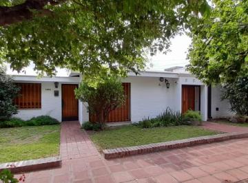 Casa · 250m² · 3 Dormitorios · 1 Cochera · Casa en Venta en El Cerro de Las Rosas 3 Dorm. 3 Baños Pileta Planta Baja