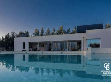 Casa · 267m² · 7 Ambientes · 3 Cocheras · Casa en Venta en Campos de Roca I, Brandsen