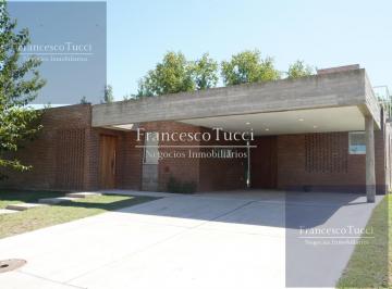 Casa · 188m² · 4 Ambientes · 4 Cocheras · Casa en Venta 4 Ambientes con Pileta en Fincas de Álvarez