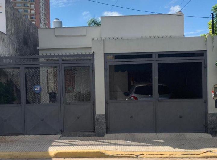 Casa · 130m² · 4 Ambientes · 2 Cocheras