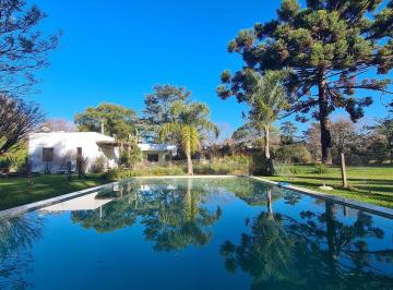 Casa · 400m² · 6 Ambientes · 2 Cocheras · Chacra en Loma Verde
