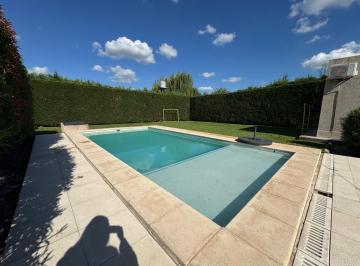 Casa · 115m² · 4 Ambientes · 2 Cocheras · Casa en Venta de Dos Dorm. con Piscina. | Las Acequias, Roldán.