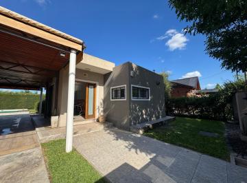 Casa · 115m² · 4 Ambientes · 2 Cocheras · Casa en Venta de 2 Dorm. con Piscina. | Las Acequias, Roldán.