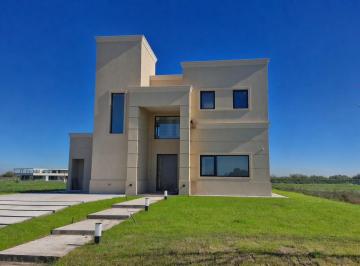 Casa de 4 ambientes, Berazategui · Casa en Alquiler en Puerto Nizuc