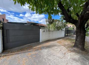 Casa de 4 ambientes, La Plata · Casa con Jardín en Venta en Gonnet