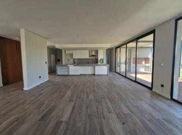 Casa · 315m² · 5 Ambientes · 6 Cocheras · Casa en Venta en Fincas de San Vicente Golf