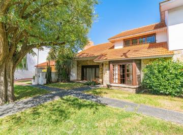 Casa · 224m² · 5 Ambientes · Casa en Villa Primera