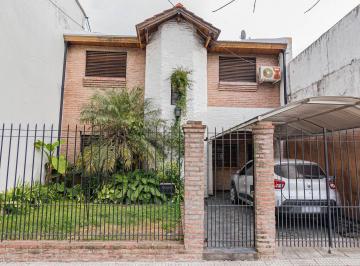 Casa · 203m² · 8 Ambientes · 1 Cochera · Casa Multifamiliar en Villa Lugano