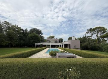 Casa · 417m² · 8 Ambientes · 5 Cocheras · Casa en Los Cerrillos Country Club, Fátima