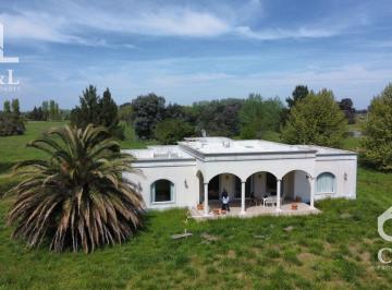 Casa · 23033m² · 8 Ambientes · Casa en Estancia Benquerencia