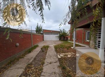 Casa · 171m² · 4 Ambientes · 1 Cochera · Casa en Venta