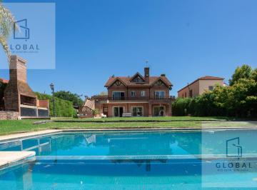Casa · 389m² · 6 Ambientes · 2 Cocheras · Casa con Amarra Propia en Lote con Salida Al Rio