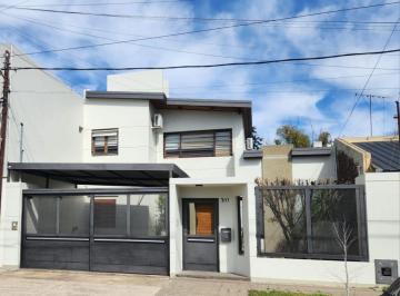 Casa de 6 ambientes, La Plata · Casa en Venta de Tres Dorm. en 142 Entre 42 y 43