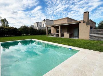 Casa · 154m² · 5 Ambientes · Casa en Venta o Alquiler en El Barrio San Matías, Escobar