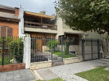 Casa de 5 ambientes, Lomas de Zamora · Propiedad 5 Amb con Cochera Subterránea en Venta
