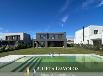Casa · 850m² · 6 Ambientes · Casa en Venta El Canton Barrio Golf